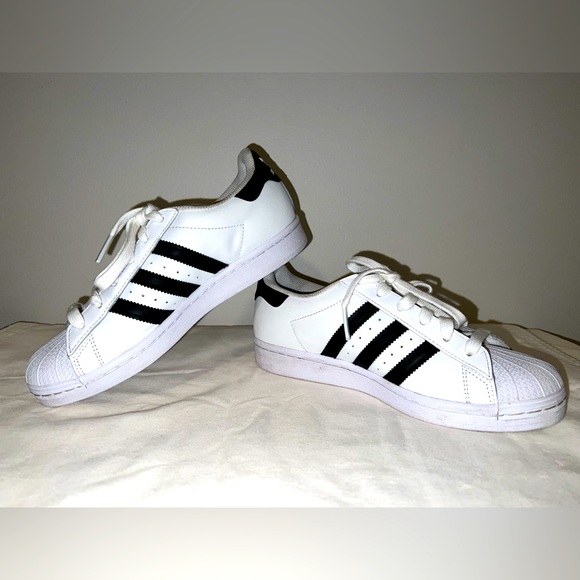 Men’s Adidas Superstar - Picture 2 of 7